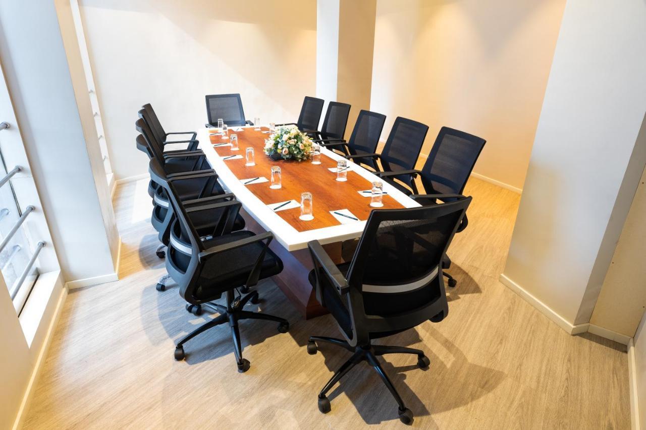 Kochi Marine Inn Hotel מראה חיצוני תמונה
