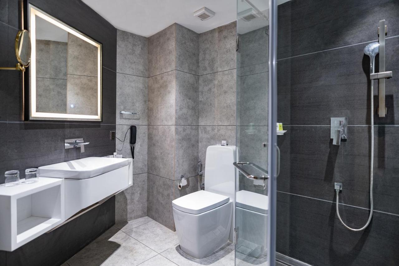 Kochi Marine Inn Hotel מראה חיצוני תמונה