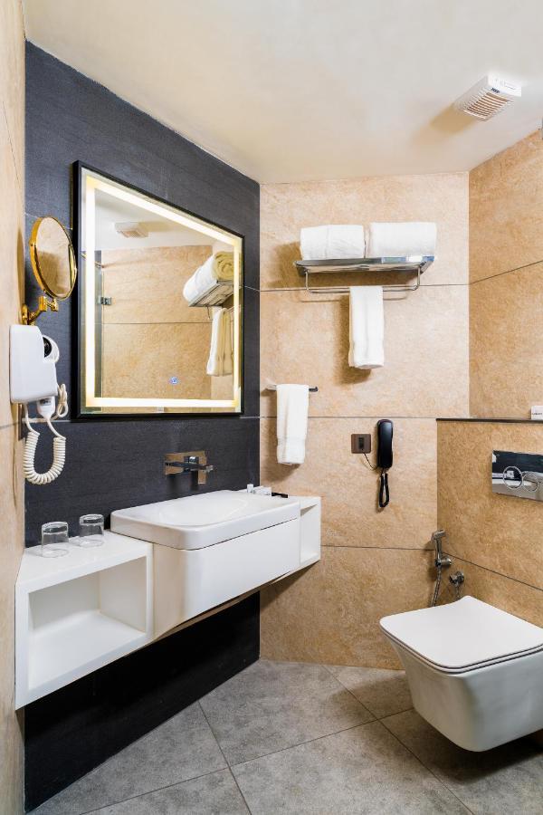 Kochi Marine Inn Hotel מראה חיצוני תמונה