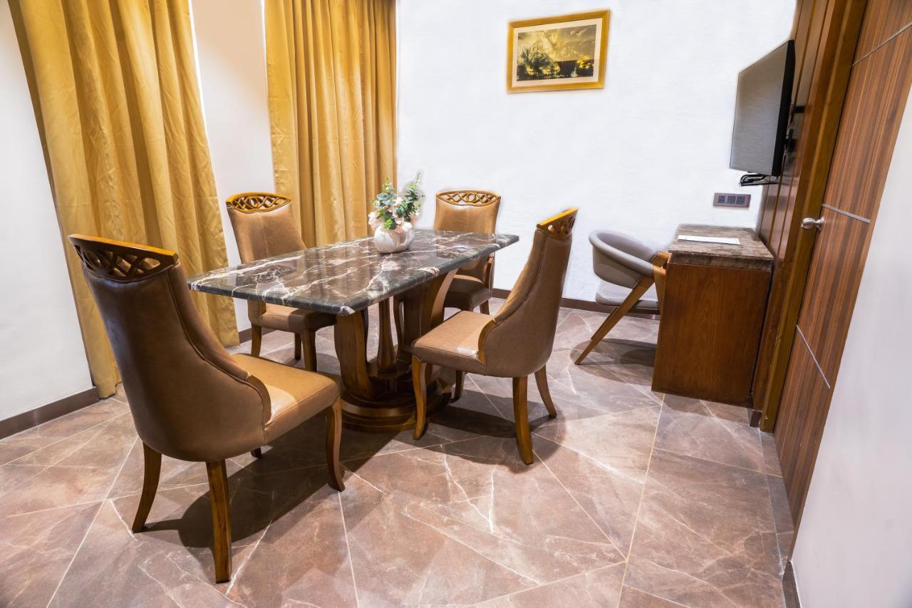Kochi Marine Inn Hotel מראה חיצוני תמונה